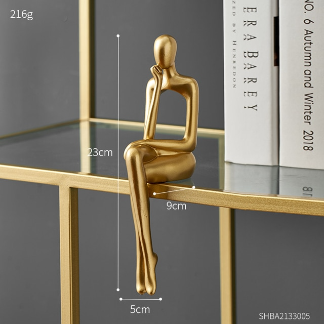 Abstract beeldje van een zittende figuur van hars