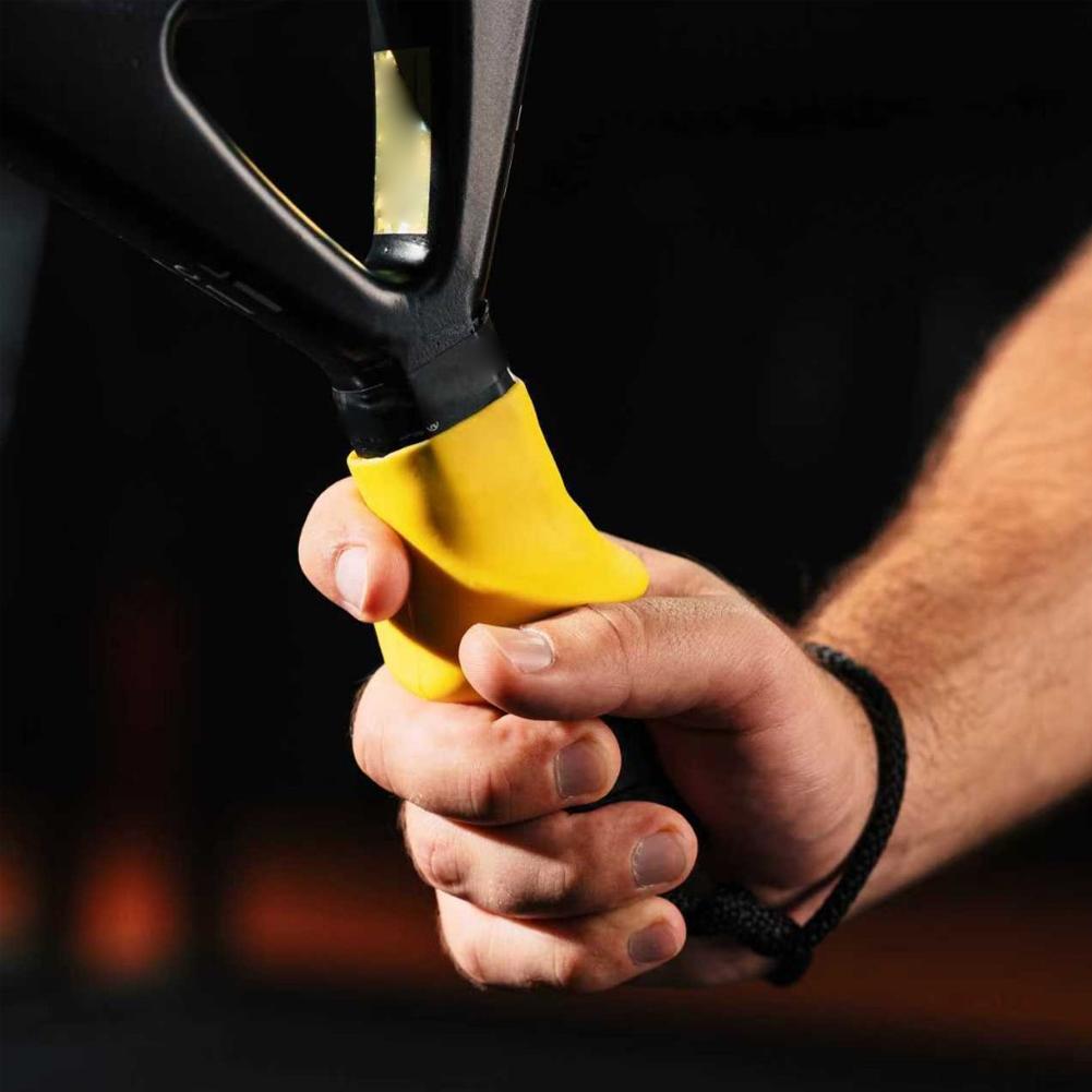 Siliconen grip trainer om een racketgrip