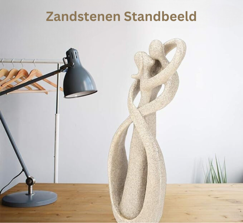Abstract beeldje van twee figuren in een omhelzing