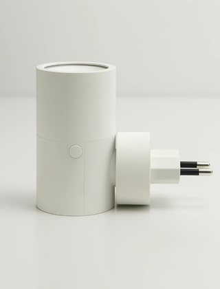 LED-wandlamp in een stopcontact met warm licht
