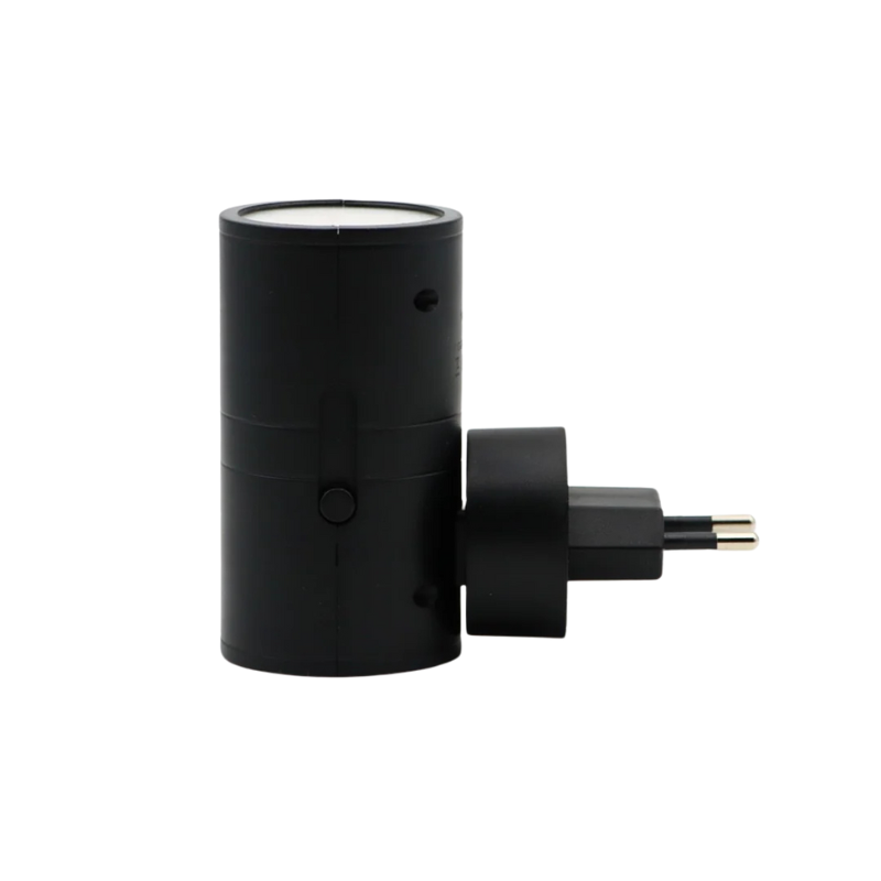 LED-wandlamp in een stopcontact met warm licht