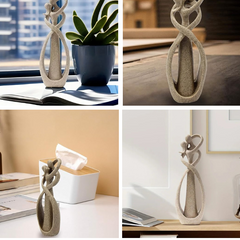 Abstract beeldje van twee figuren in een omhelzing