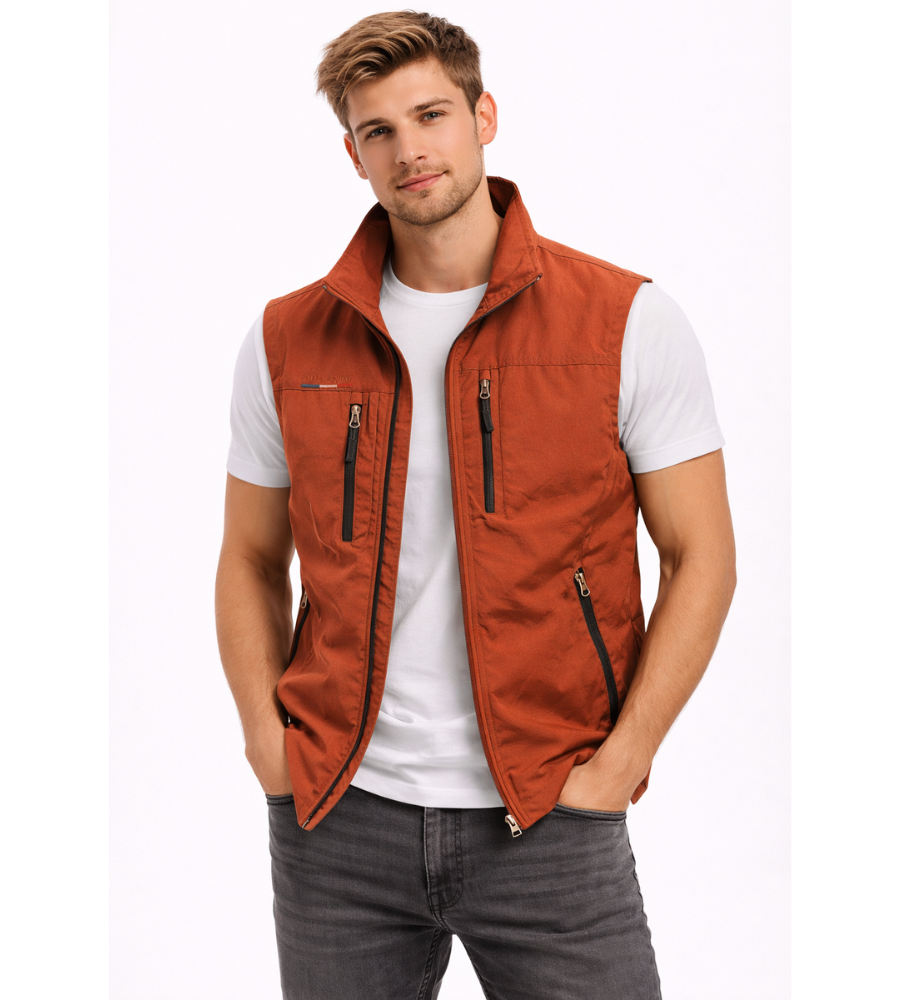 Bodywarmer voor heren met opstaande kraag en ritszakken