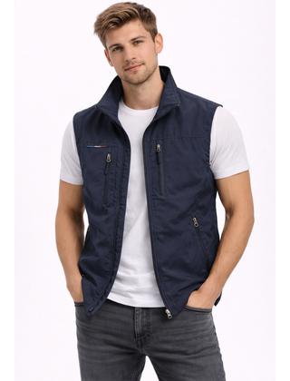 Bodywarmer voor heren met opstaande kraag en ritszakken