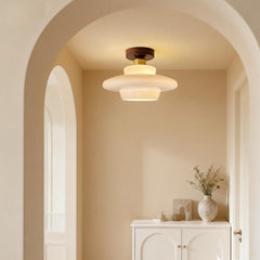 Plafondlamp van walnoot hout met glazen kap en koperen details