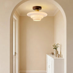 Plafondlamp van walnoot hout met glazen kap en koperen details
