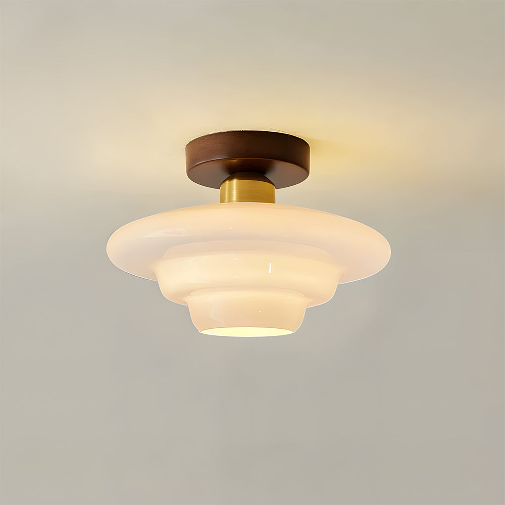 Plafondlamp van walnoot hout met glazen kap en koperen details