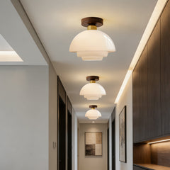 Plafondlamp van walnoot hout met glazen kap en koperen details