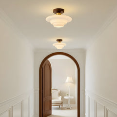 Plafondlamp van walnoot hout met glazen kap en koperen details