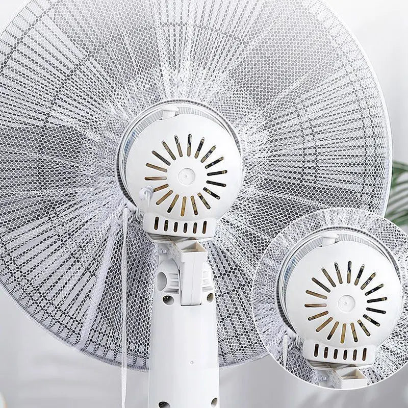 Stofhoes over een staande ventilator