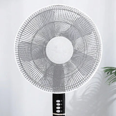 Stofhoes over een staande ventilator