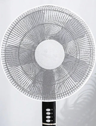 Stofhoes over een staande ventilator