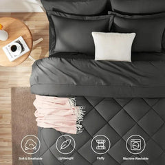 Effen polyester dekbed op een bed