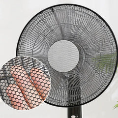 Stofhoes over een staande ventilator