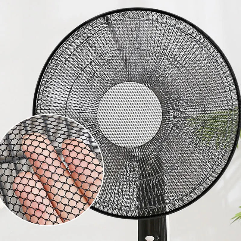 Stofhoes over een staande ventilator