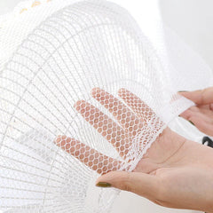 Stofhoes over een staande ventilator