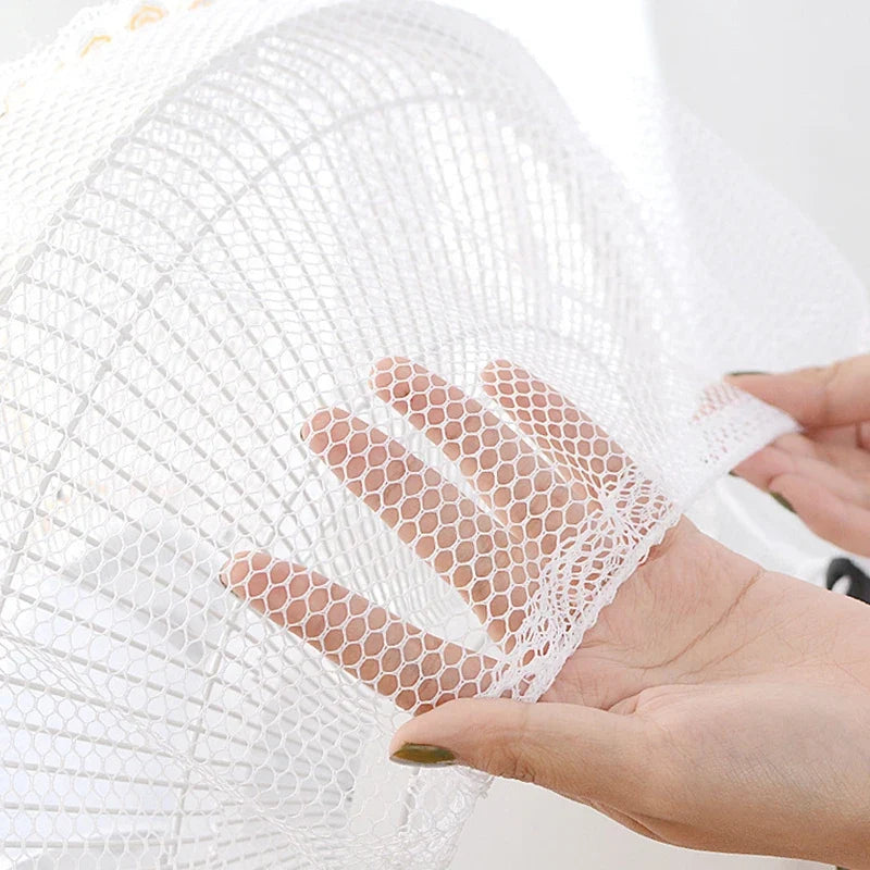 Stofhoes over een staande ventilator