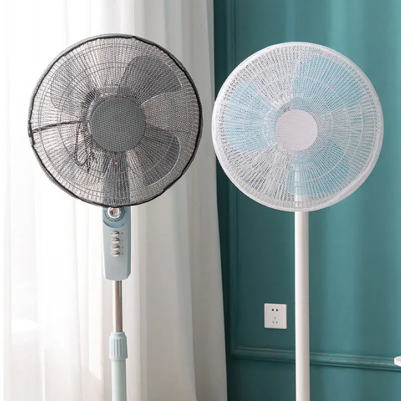 Stofhoes over een staande ventilator