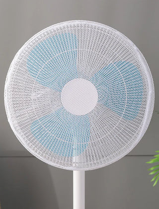 Stofhoes over een staande ventilator