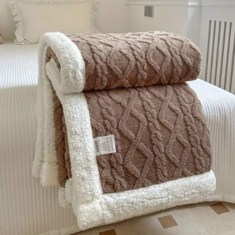 Sherpa verzwaringsdeken op een bed