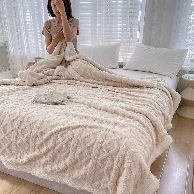 Sherpa verzwaringsdeken op een bed