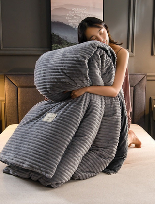 Fleece dekbedset met kussensloop op een opgemaakt bed