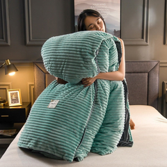 Fleece dekbedset met kussensloop op een opgemaakt bed