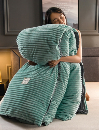 Fleece dekbedset met kussensloop op een opgemaakt bed