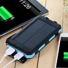 Powerbank met zonnepaneel, haak en twee USB-poorten