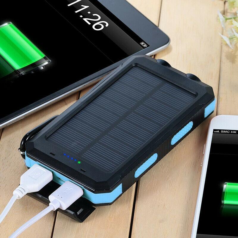 Powerbank met zonnepaneel, haak en twee USB-poorten