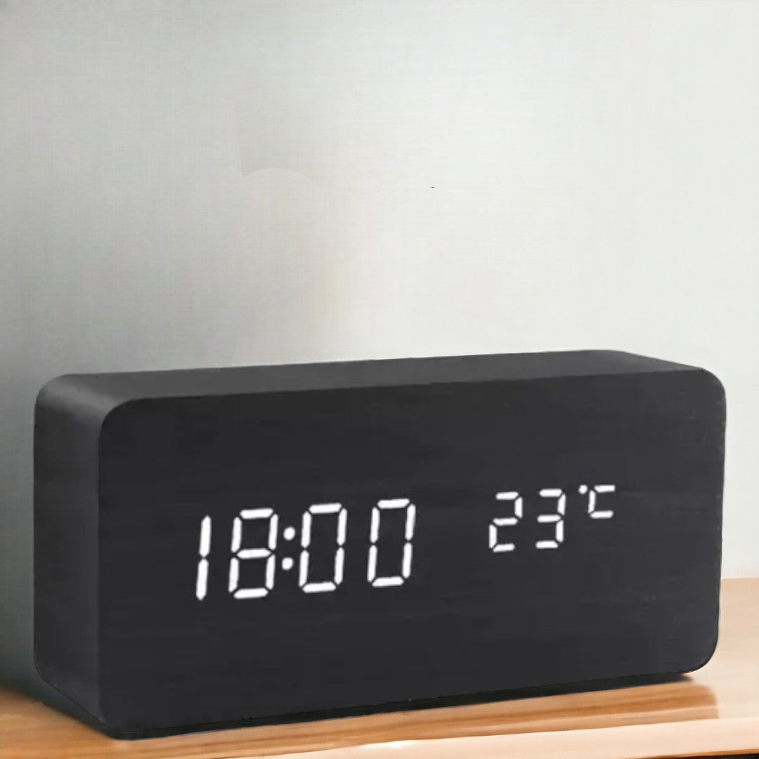 Digitale wekker in houtlook met LED-display